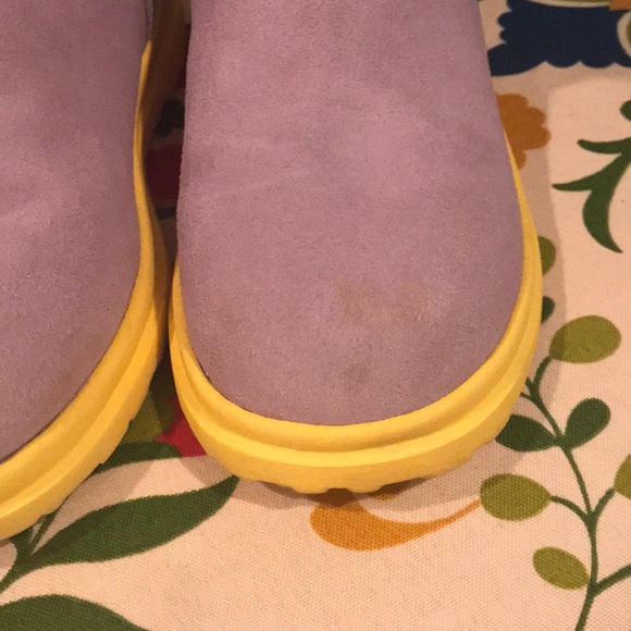 Woman’s/Girls size 6 authentic UGG boots - Picture 3 of 4